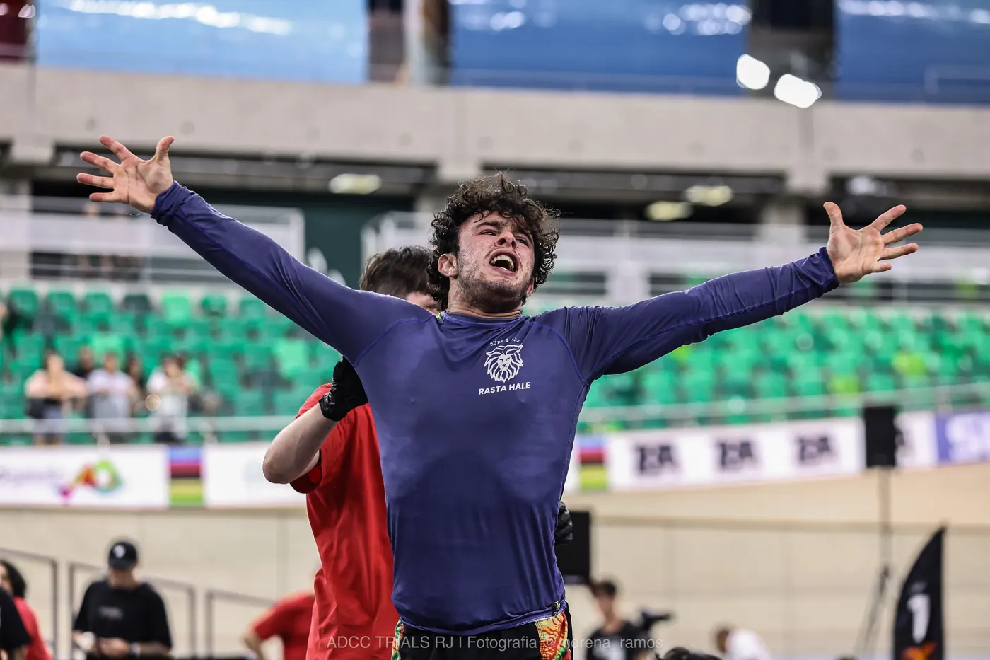 Bernardo Mastrangelo de braços abertos comemorando no ADCC Trials do Rio